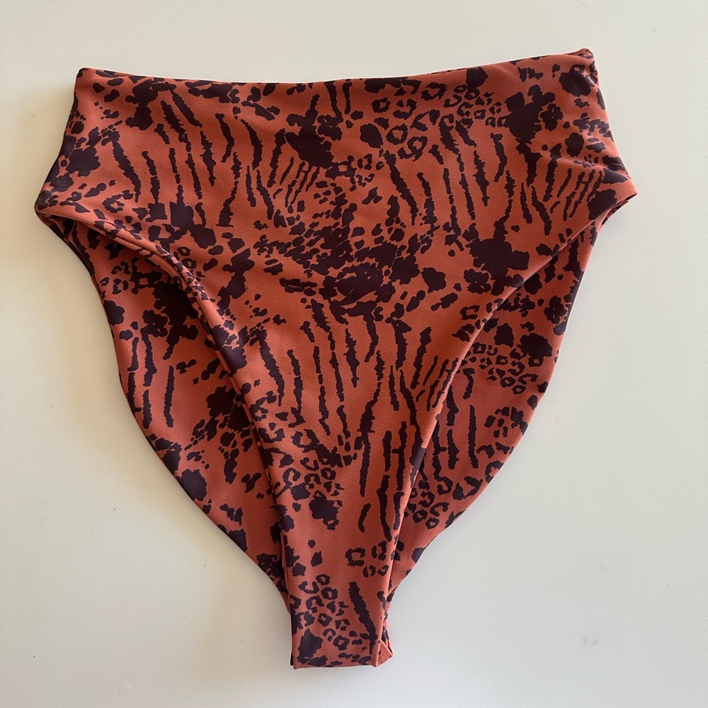 Skatie x Salty Blonde - Monroe Bottom in Utica